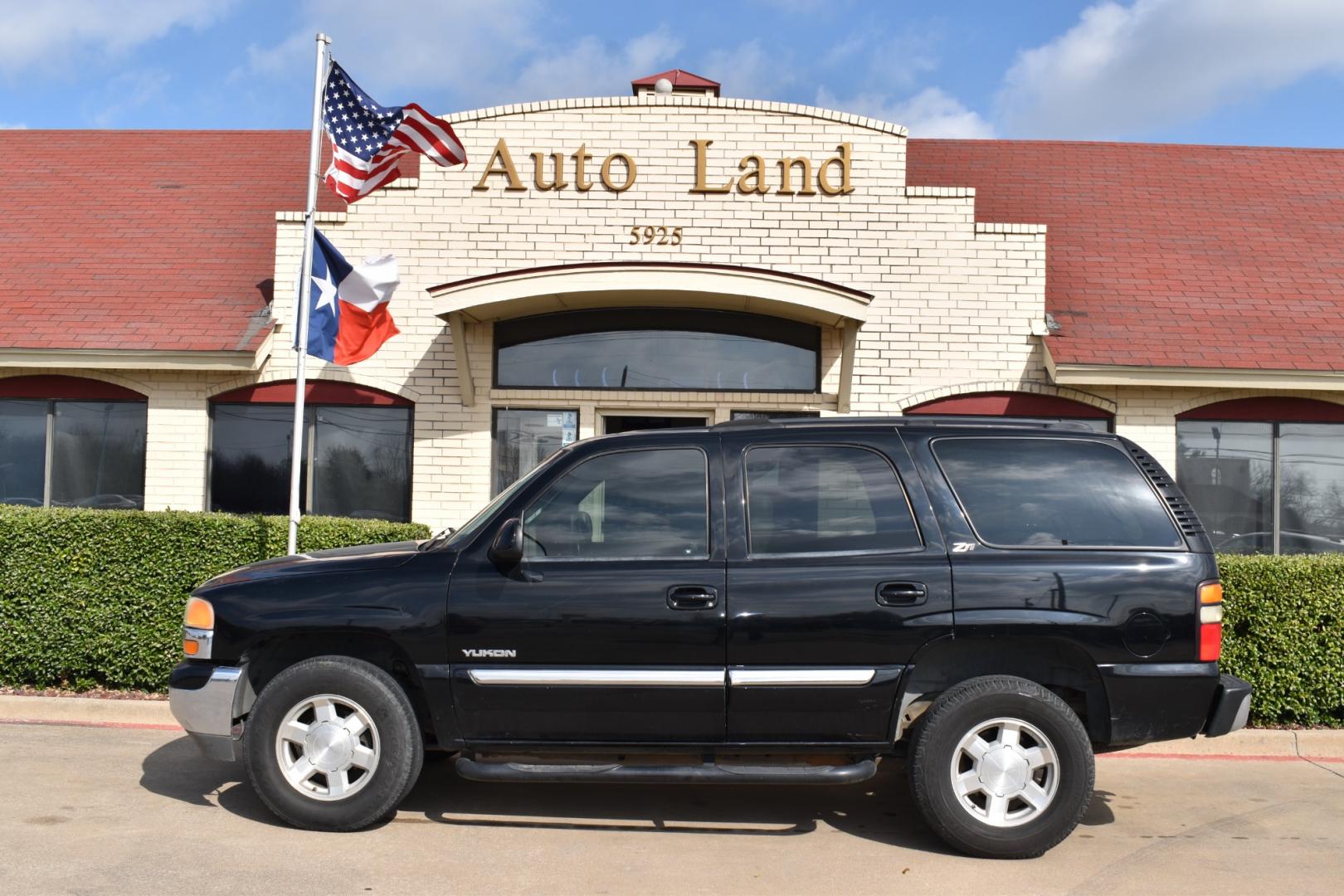 2004 Black /Tan GMC Yukon (1GKEK13Z64R) , located at 5925 E. BELKNAP ST., HALTOM CITY, TX, 76117, (817) 834-4222, 32.803799, -97.259003 - Buying a 2004 GMC Yukon 4WD can offer several benefits, including: Versatility: The GMC Yukon is known for its versatility, offering ample passenger seating and cargo space. The 4WD capability enhances its ability to handle various road conditions, making it suitable for both urban and off-road dri - Photo#0